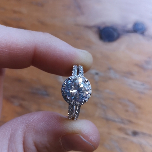 Ring - Picture 3 of 3